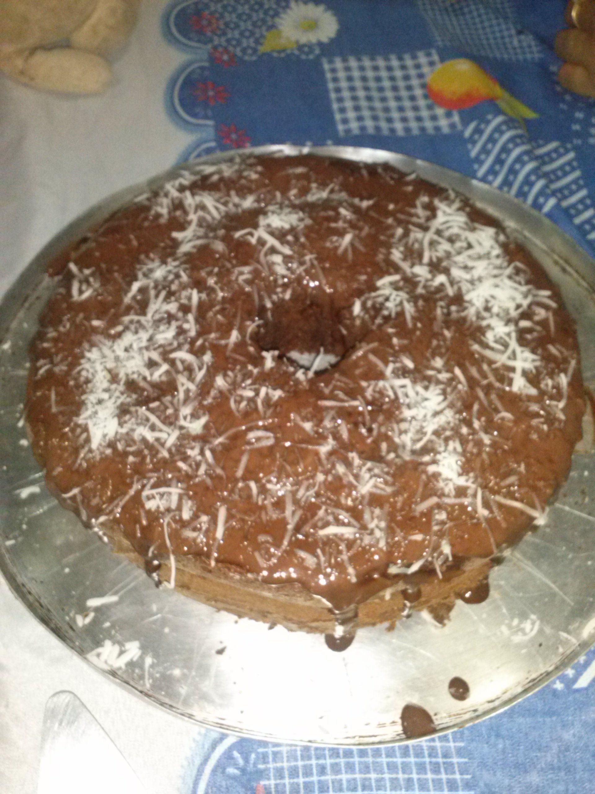 Bolo de chocolate com recheio de doce de leite