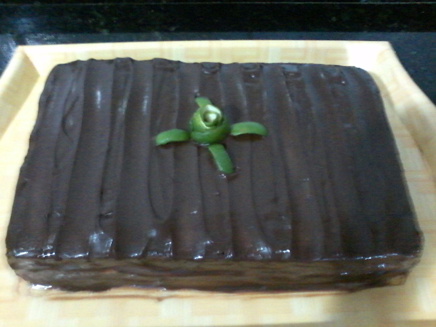 Bolo de chocolate com recheio de limão