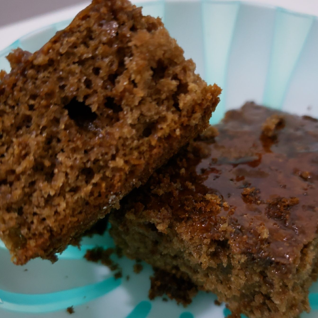 Bolo de chocolate integral com cobertura