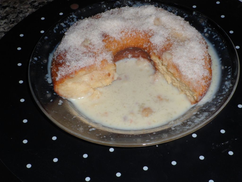 Bolo de coco gelado e molhadinho no liquidificador