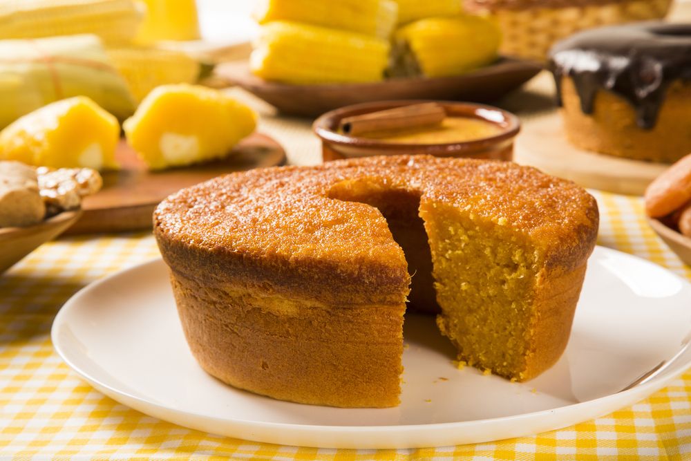 Bolo de fubá branco com capim cidreira e gengibre