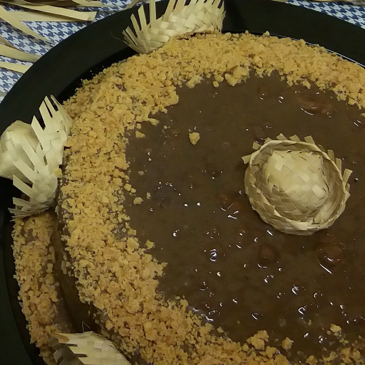 Bolo de Fubá com brigadeiro e paçoca