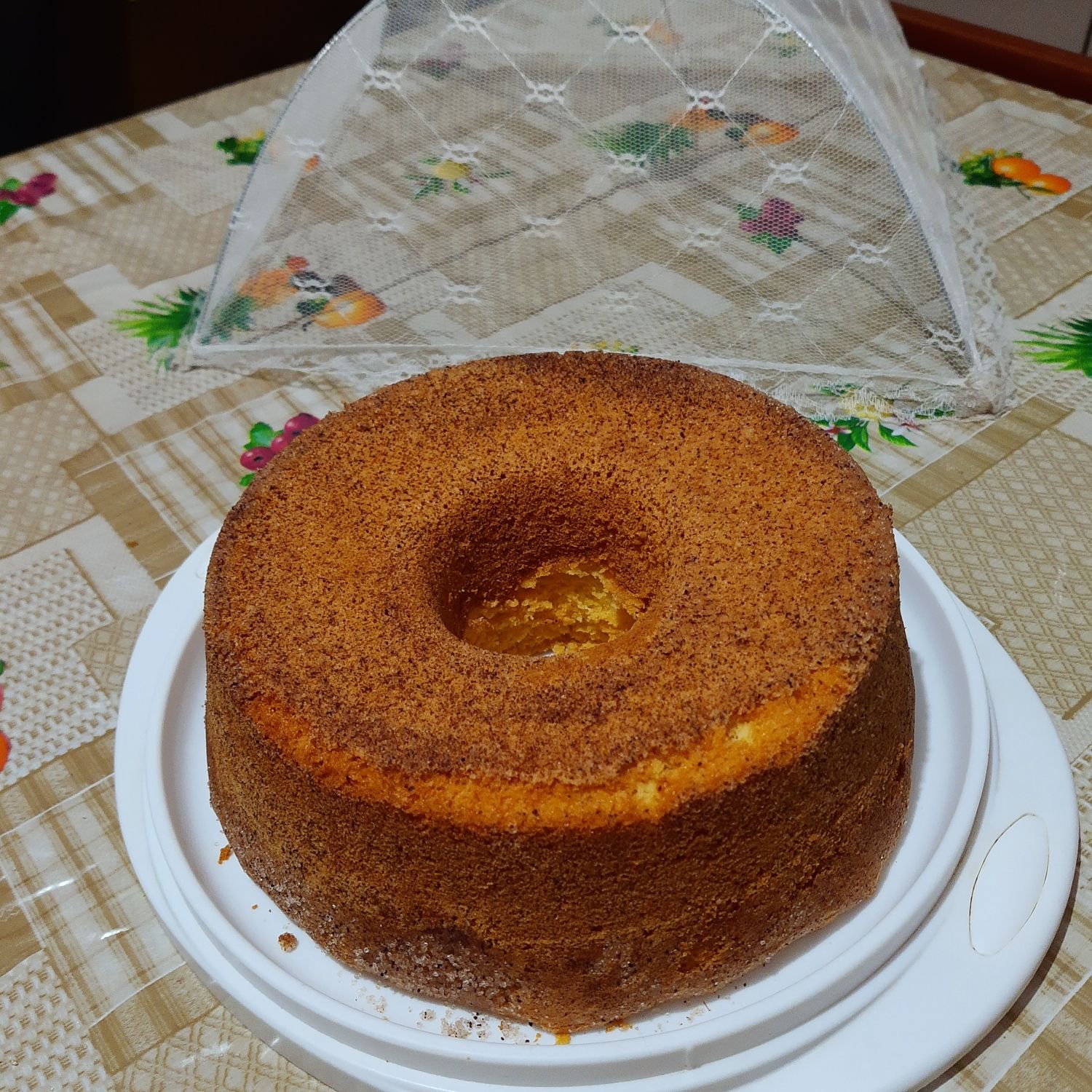 Bolo de fubá com casquinha de açúcar e canela