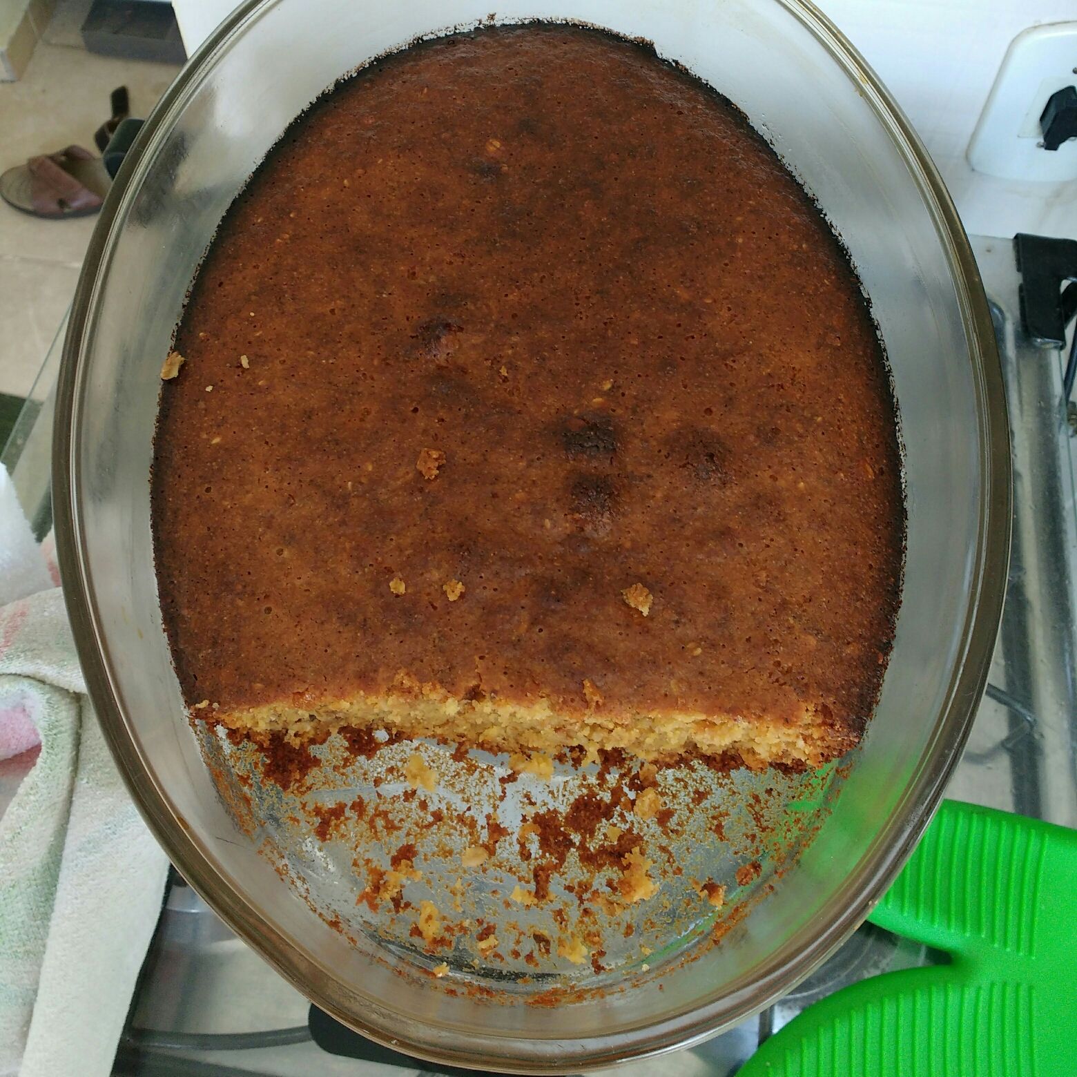 Bolo de fubá com granola