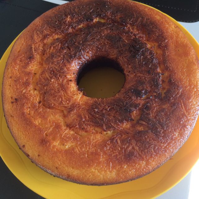 Bolo de fubá com queijo canastra