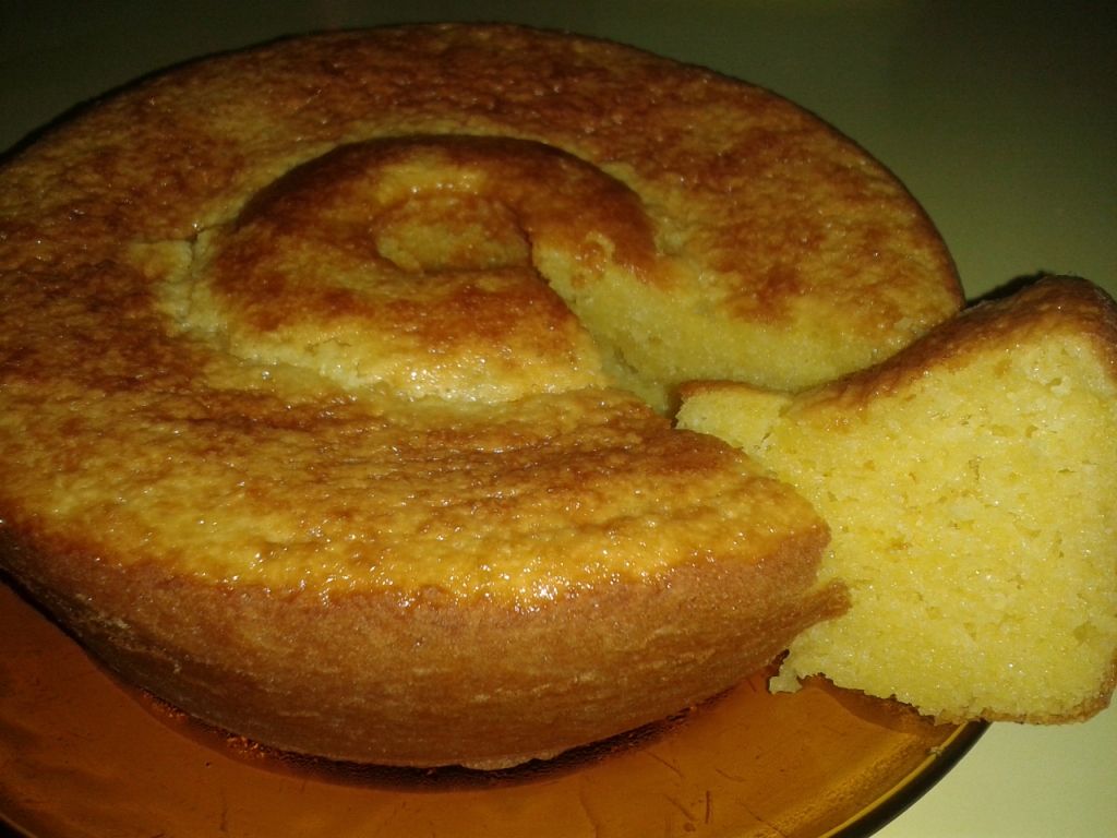 Receita de Bolo de fubá com queijo parmesão - Receitas Fáceis e Rápidas