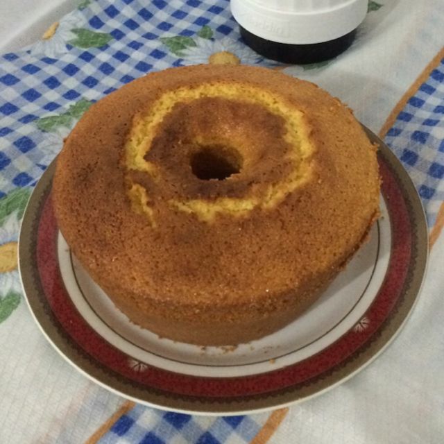 Bolo de fubá com queijo ralado