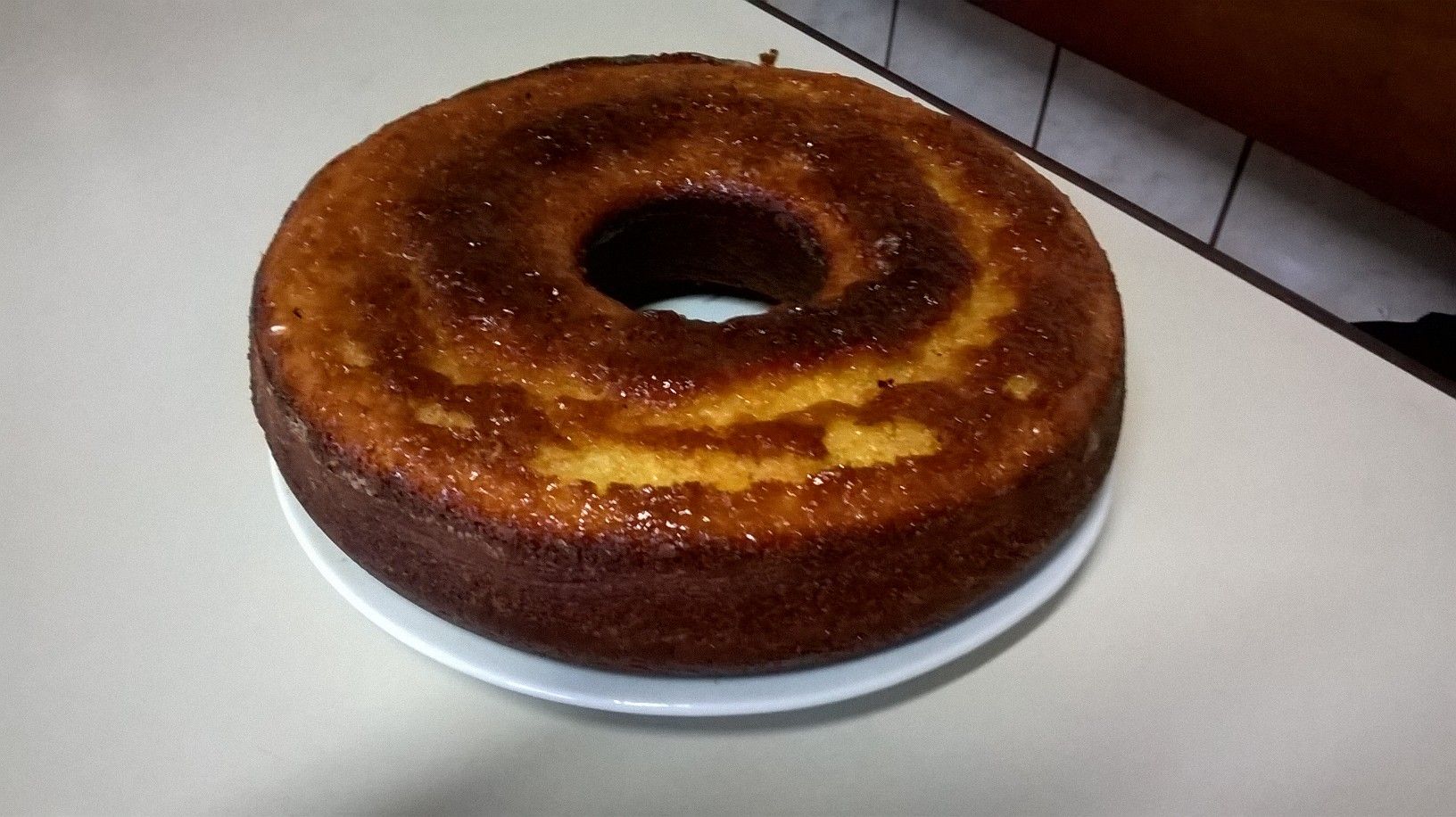 Bolo de laranja com cobertura de calda