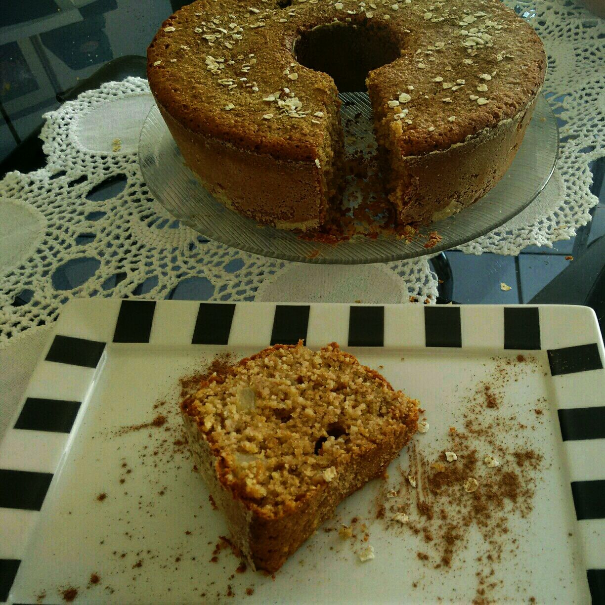 Bolo de laranja integral com ameixas