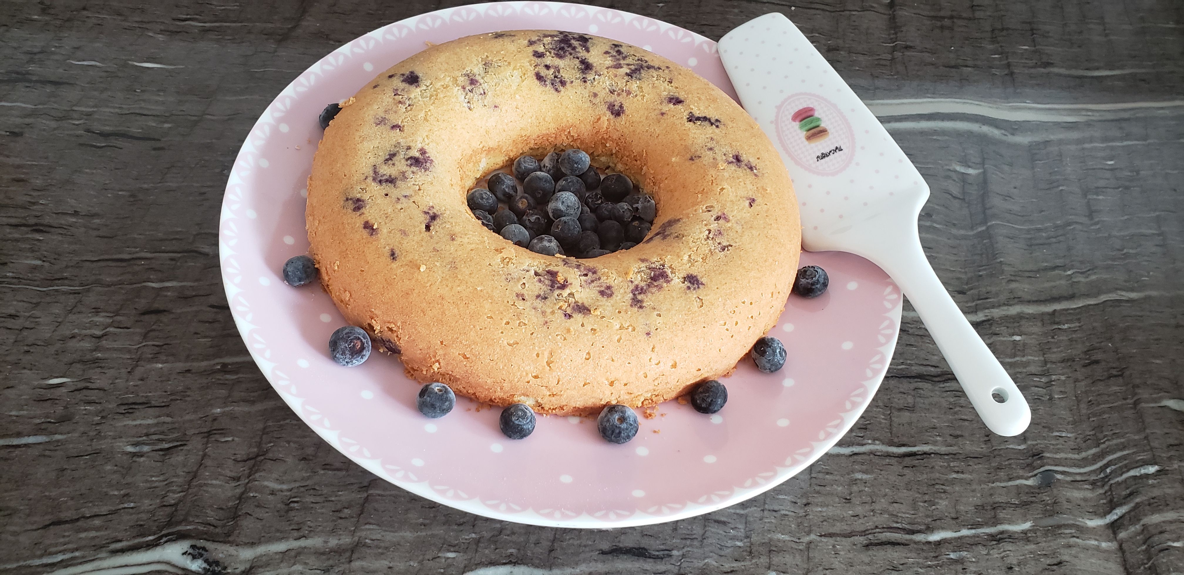 Bolo de limão com mirtilo ou blueberry