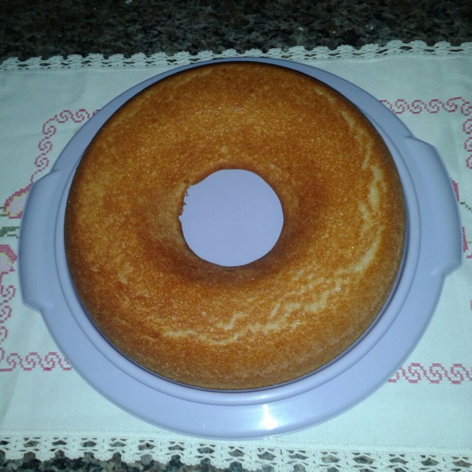 Bolo de mandioca com coco ralado simples