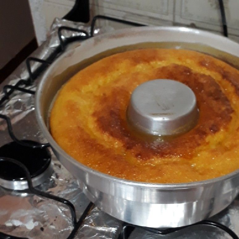 Bolo de milharina cremoso com laranja