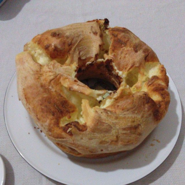 Bolo de pão de queijo com requeijão