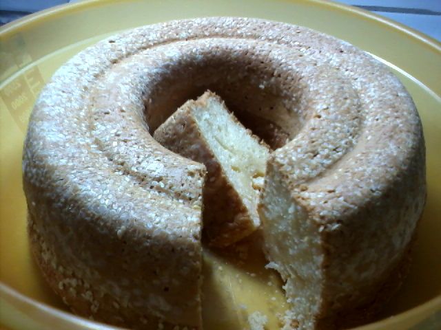 Bolo de queijo com gergelim