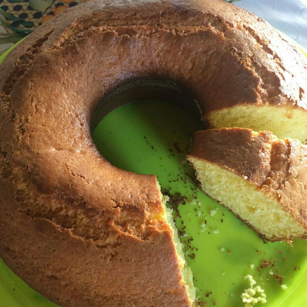 Bolo de trigo com queijo ralado