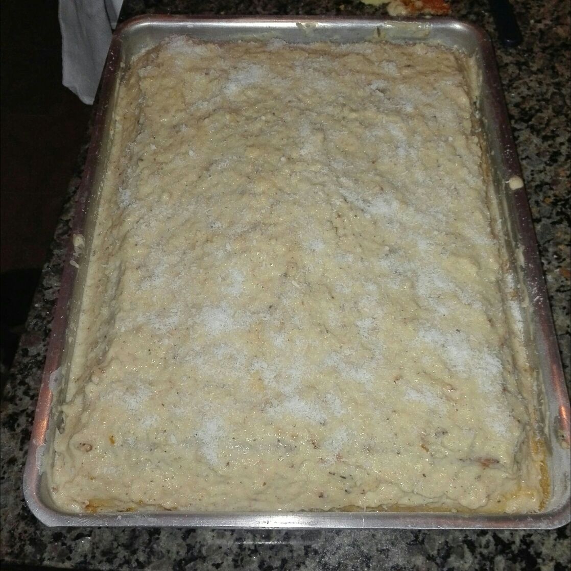 Bolo de trigo com recheio e cobertura de creme braco