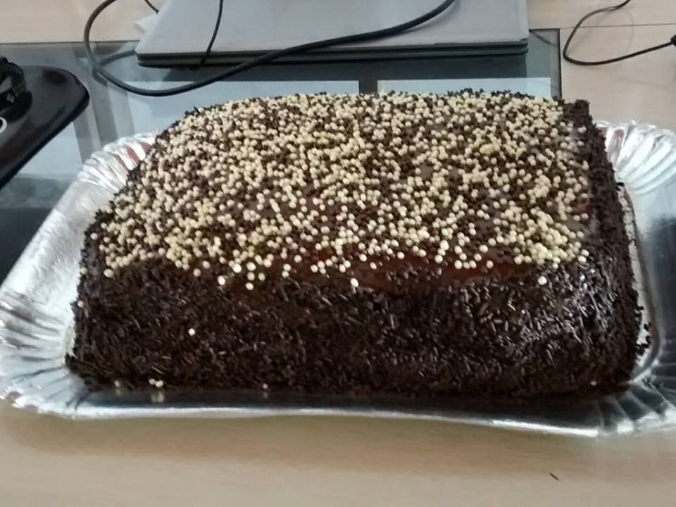 Bolo delícia brigadeiro e beijinho