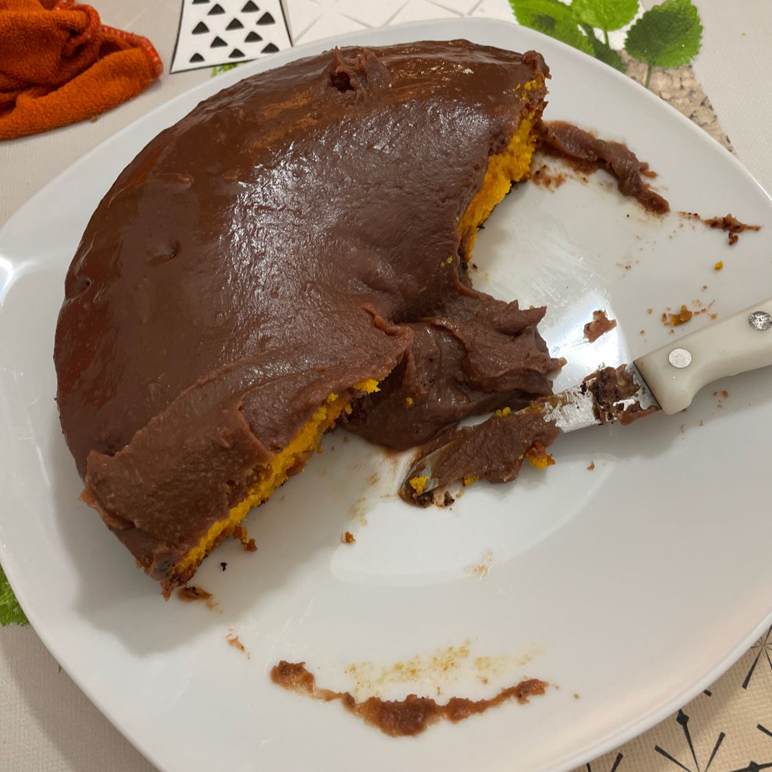 Bolo vulcão de cenoura com chocolate