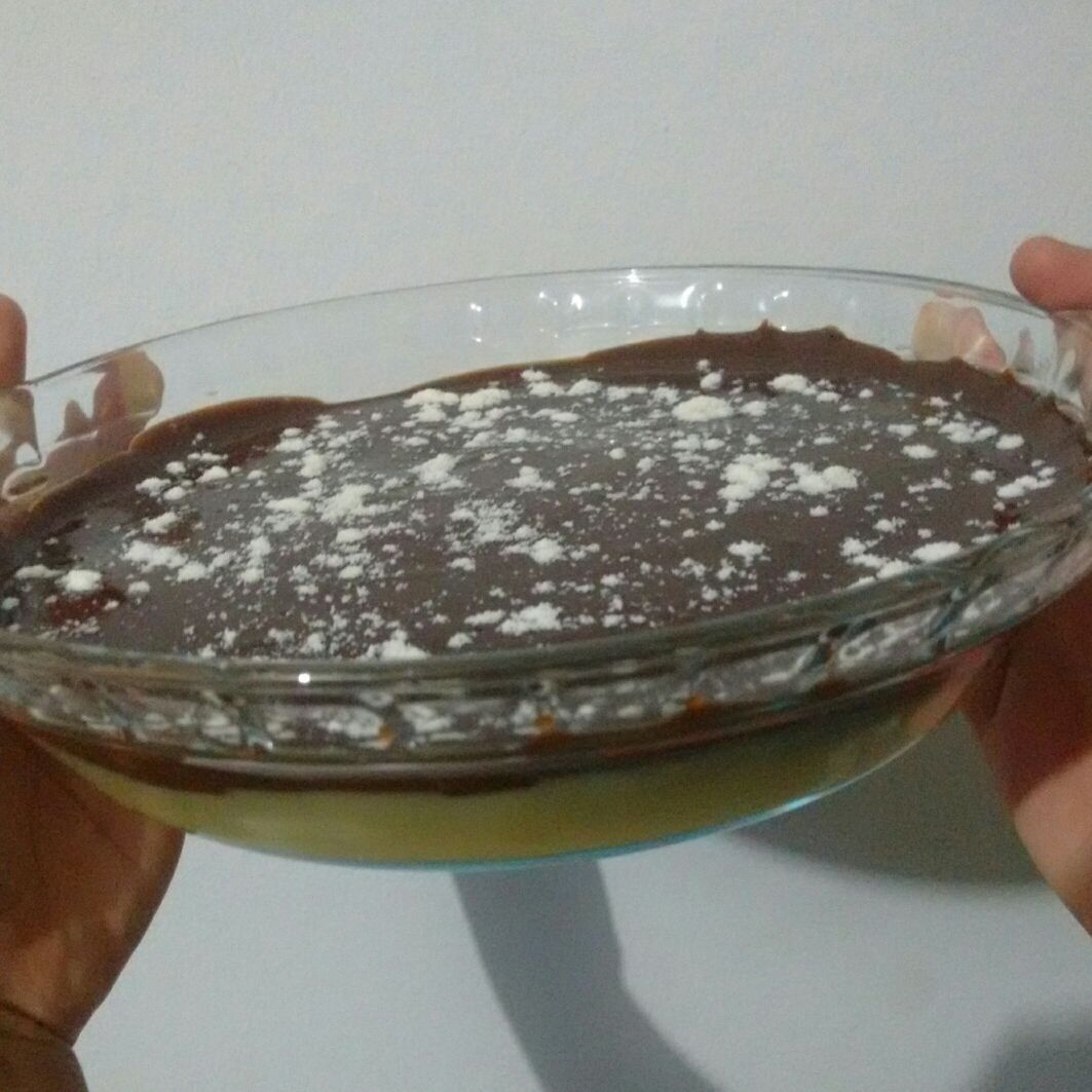 Brigadeiro de ninho na travessa com ganache