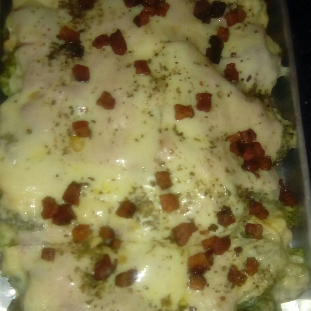 Brócolis gratinado com bacon