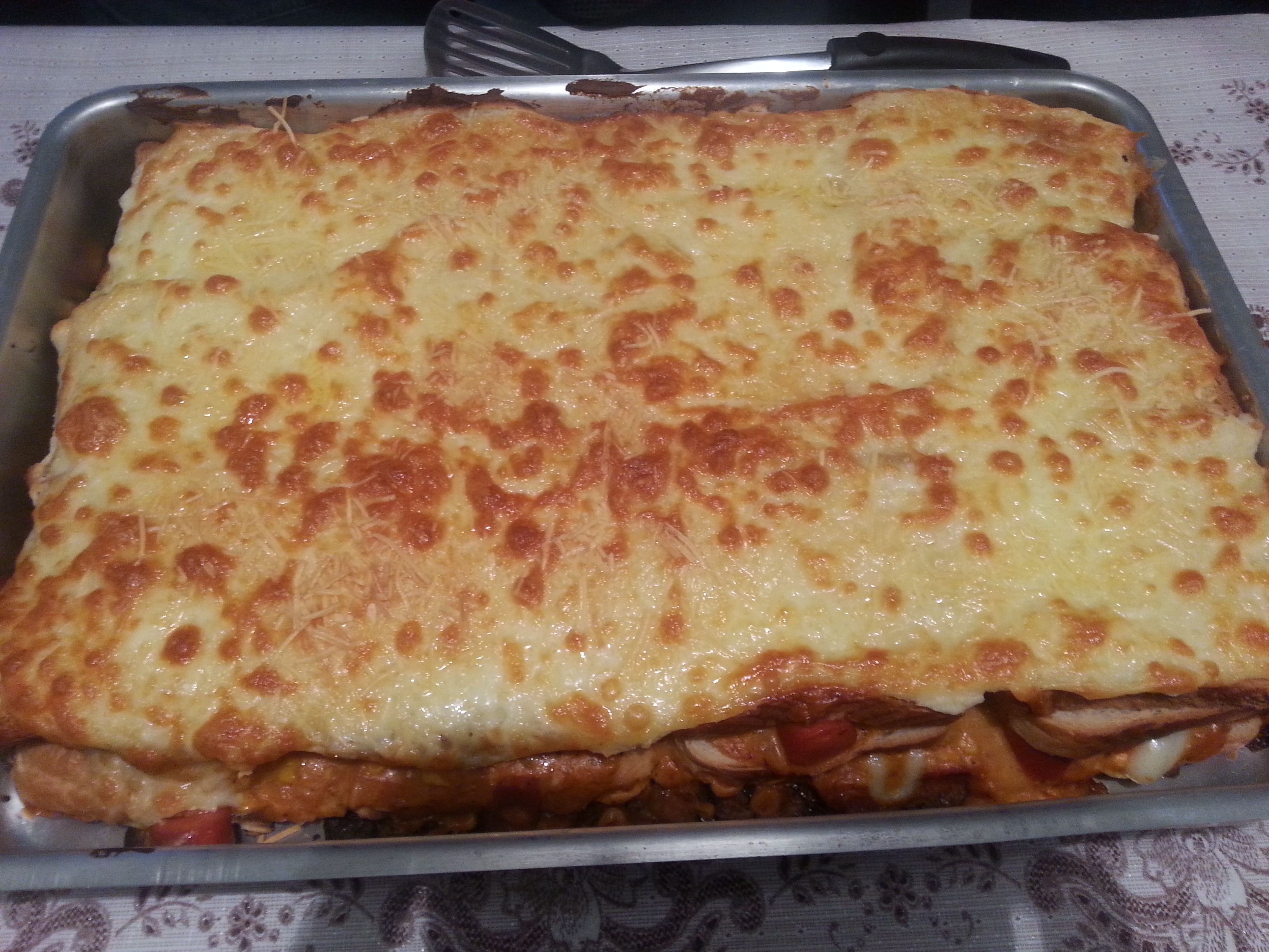 Cachorro quente de forno gratinado