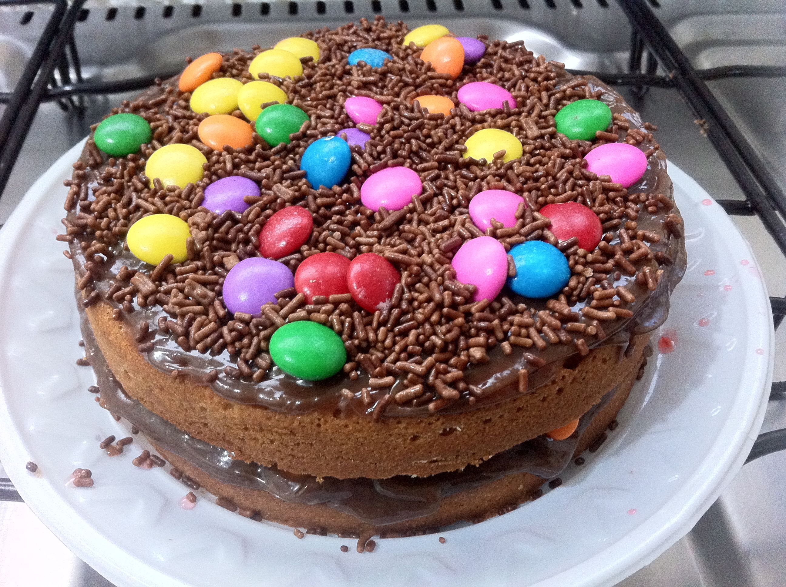 Cake cherry de chocolate, cereja e m&m´s