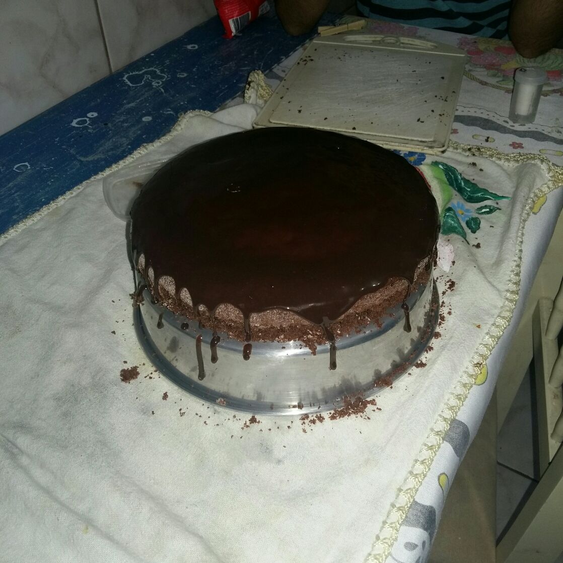 Calda de chocolate fácil para bolo