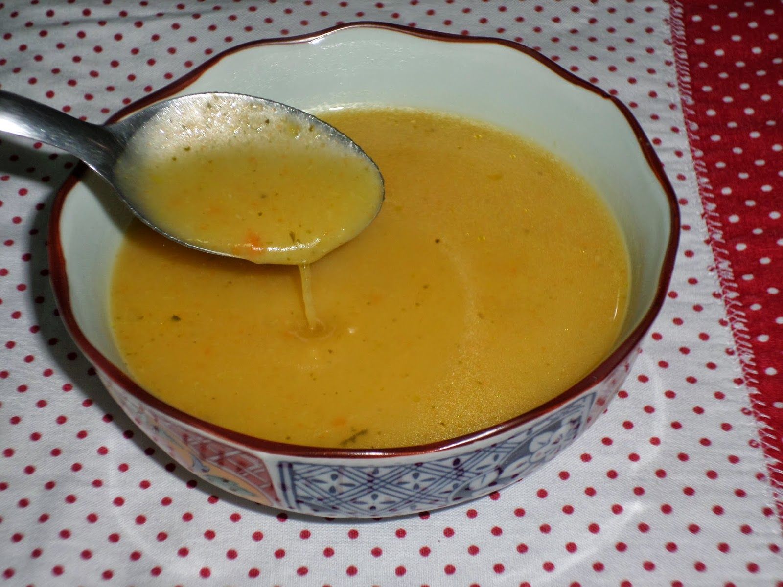 Caldo amarelo de legumes