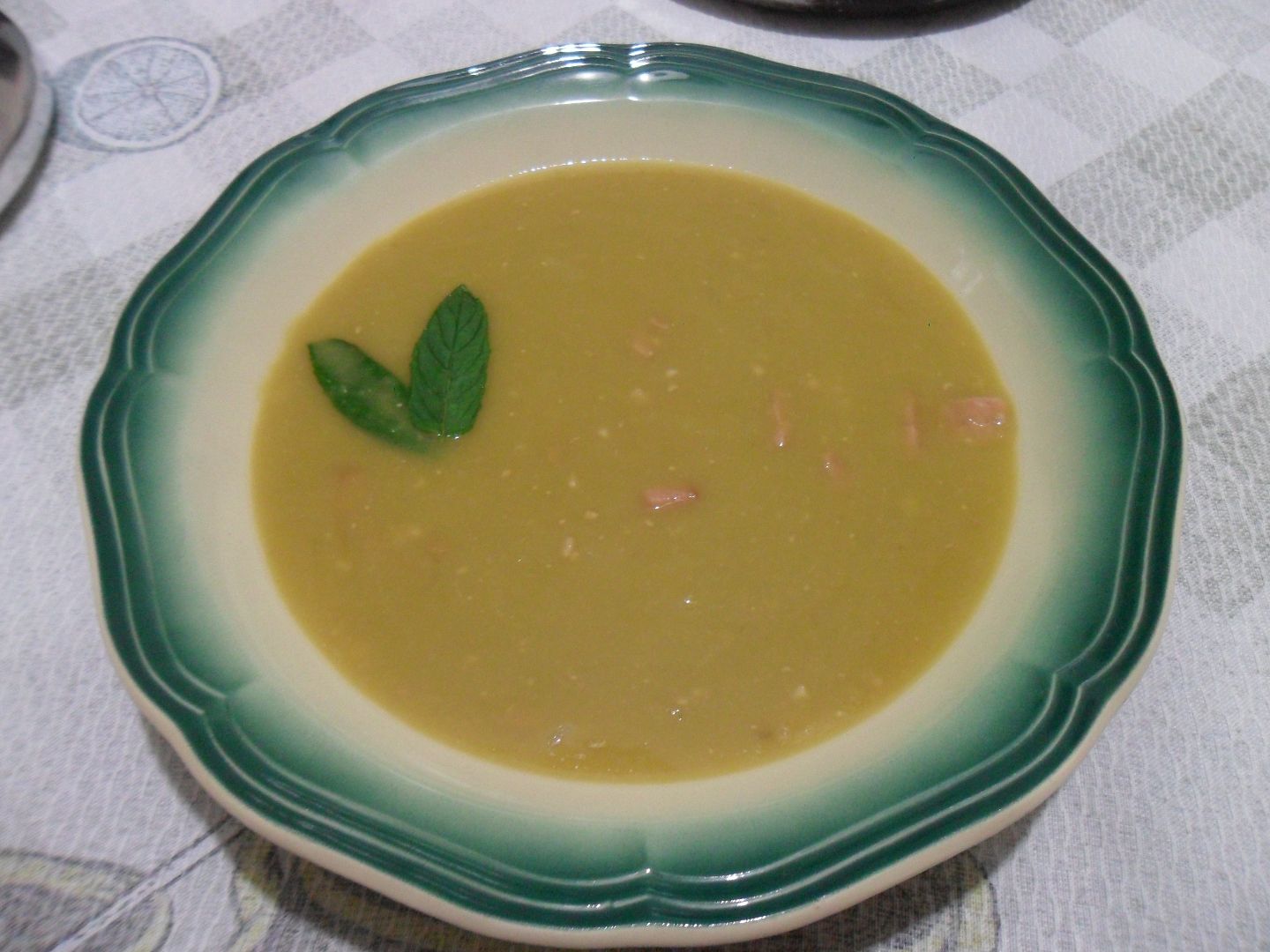 Caldo de ervilha com calabresa