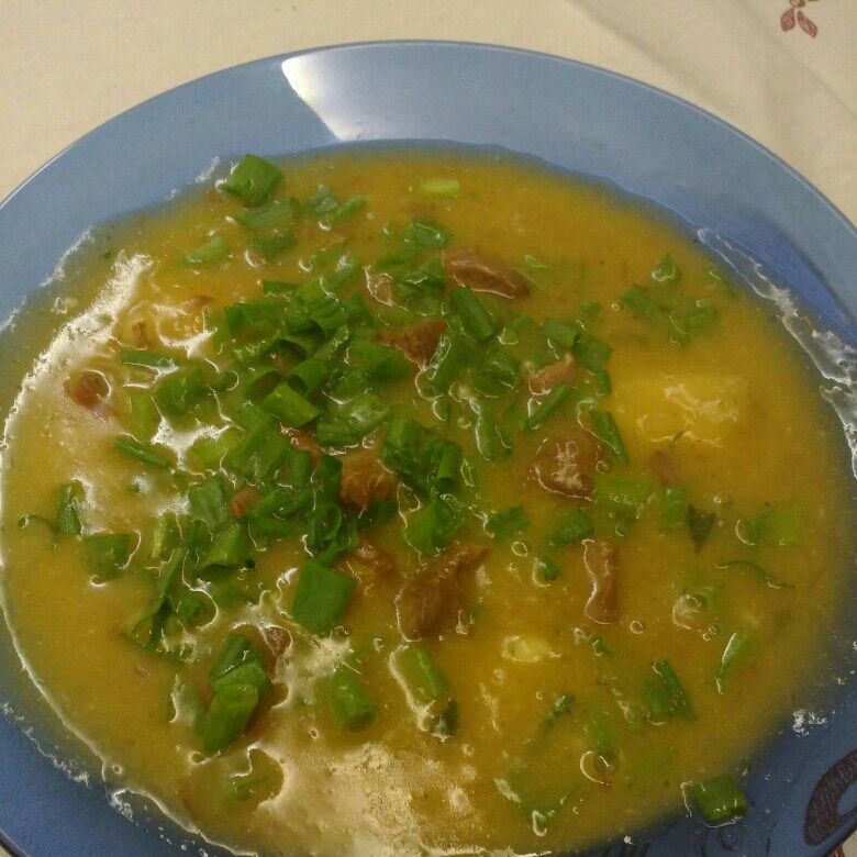 Caldo de mandioca com carne