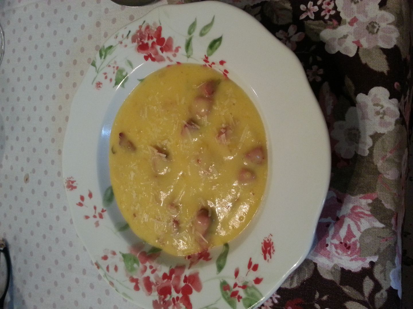 Caldo de mandioquinha (batata baroa) com calabresa