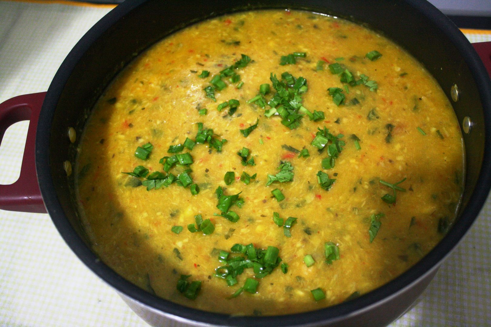 Caldo de peixe com frutos do mar