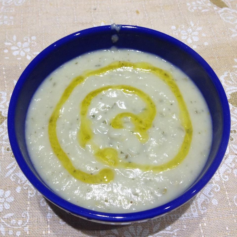 Caldo inhame com alho-poró e ervilha