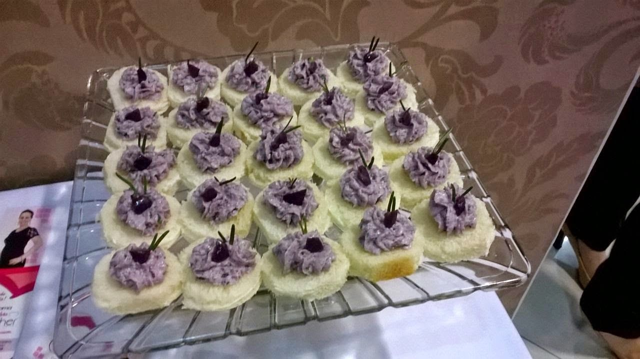 Canapés de azeitonas pretas