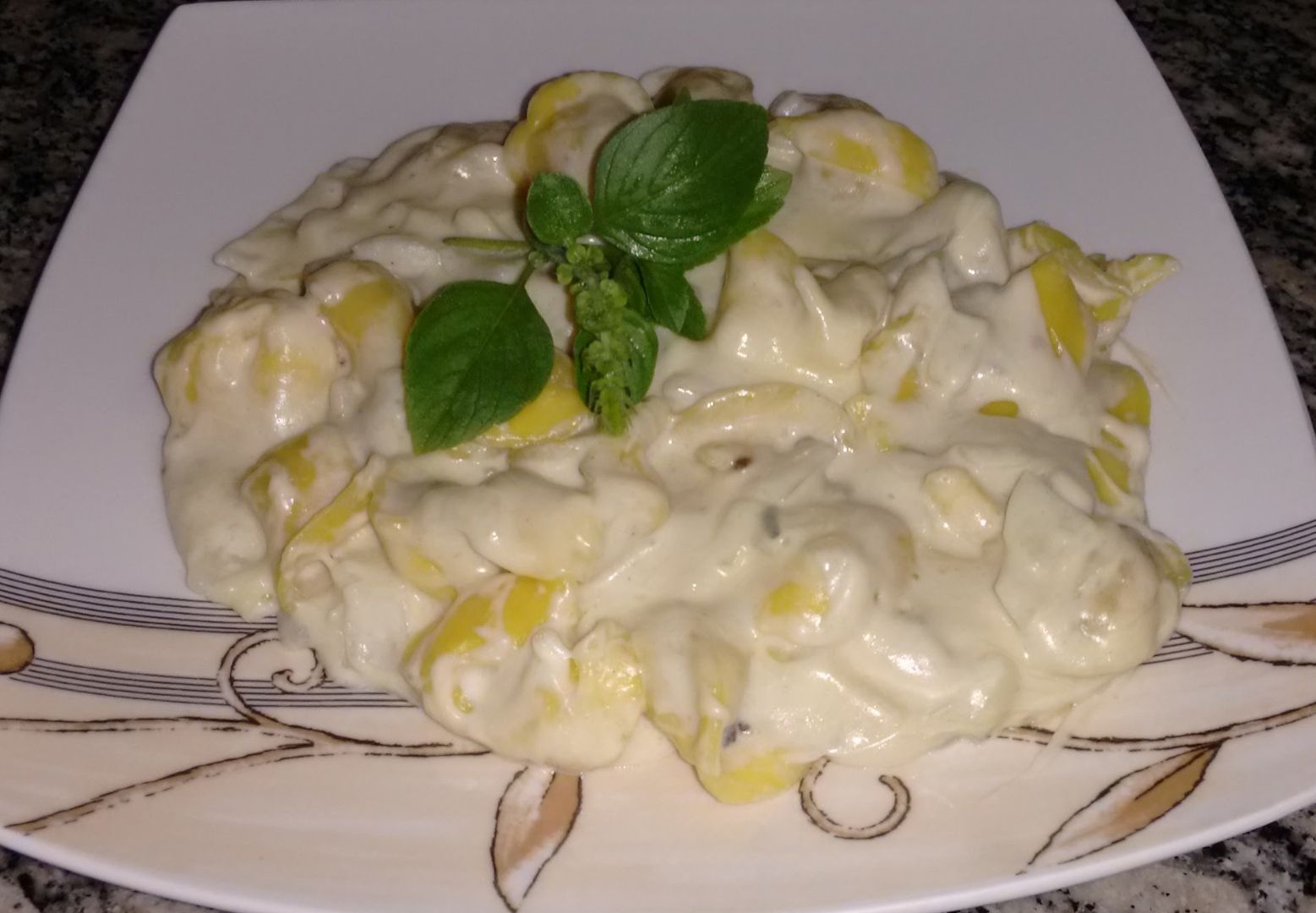 Capeletti ao molho branco de gorgonzola