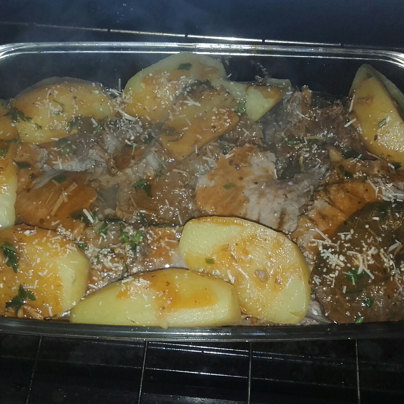 Carne assada com batatas