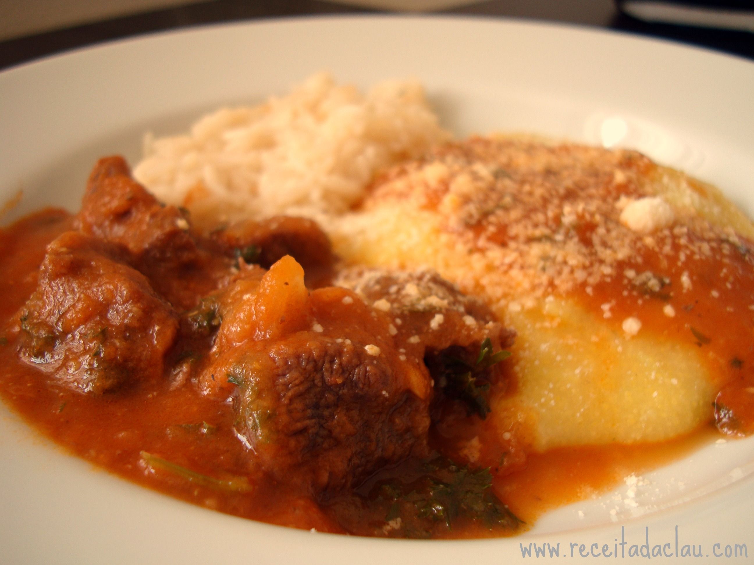 Carne de panela com polenta