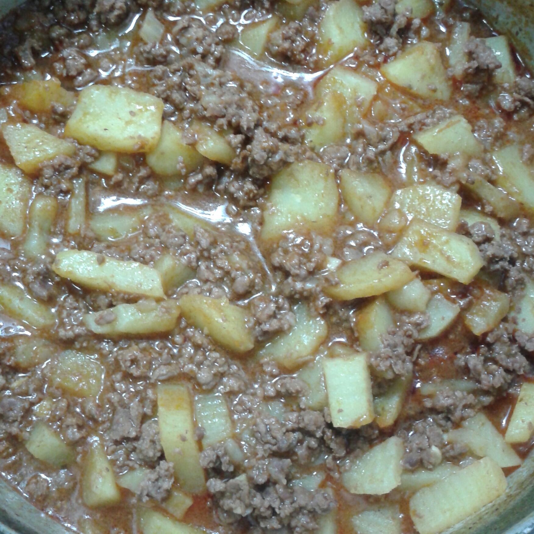 Carne moída com batata