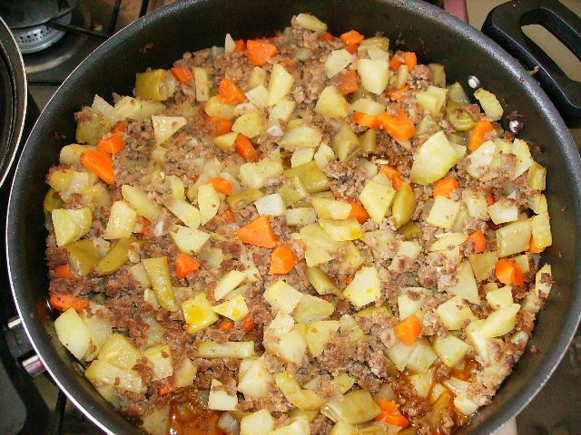 Carne moída com jardineira de legumes