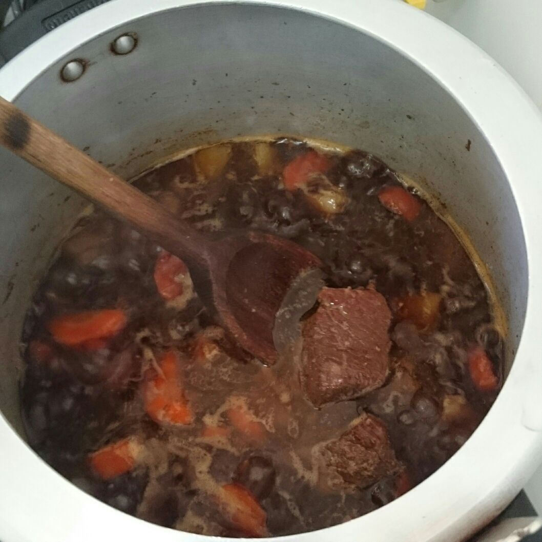 Carne na panela de pressão