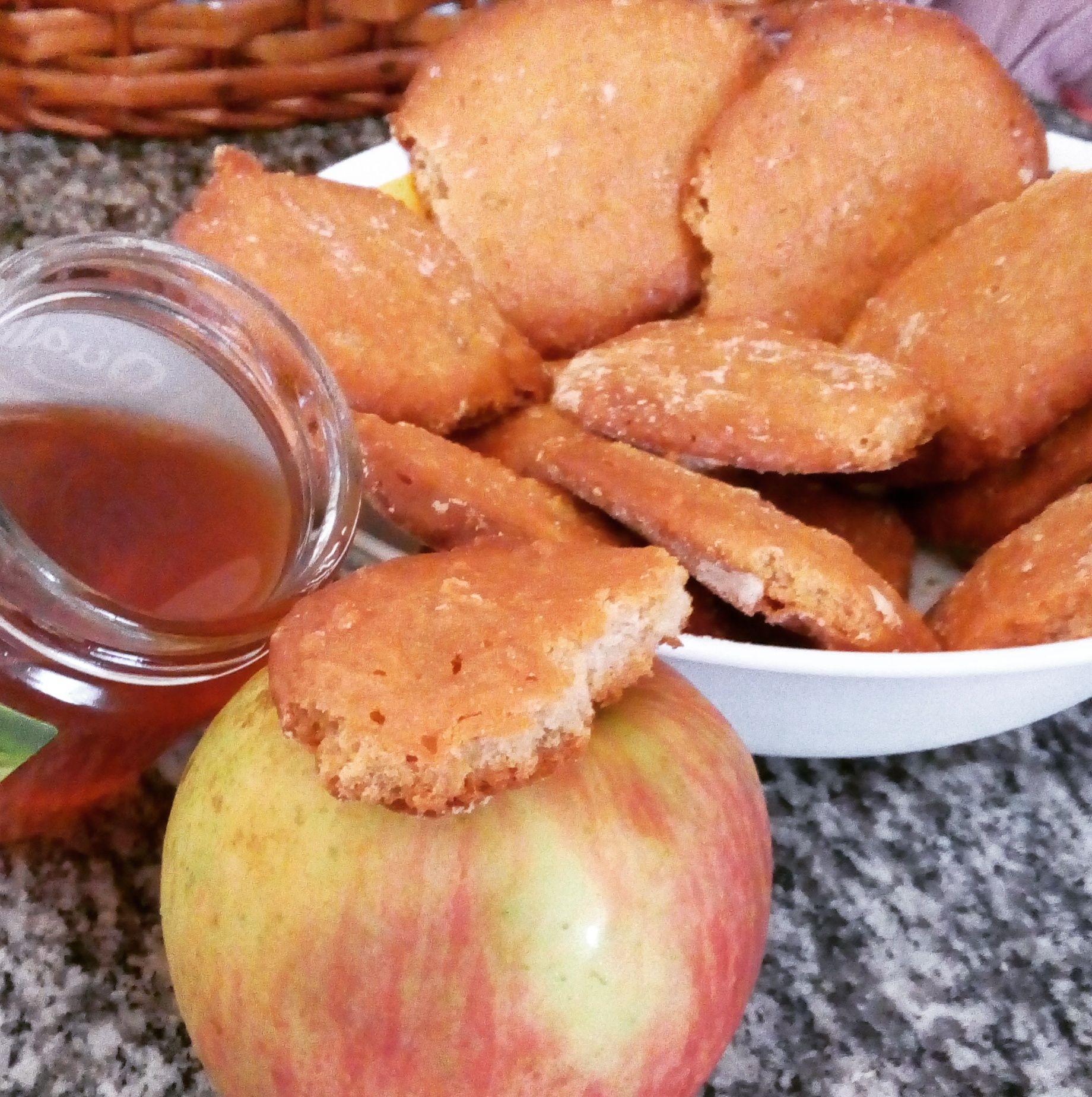 Cookies de maçã com mel e essência de morango