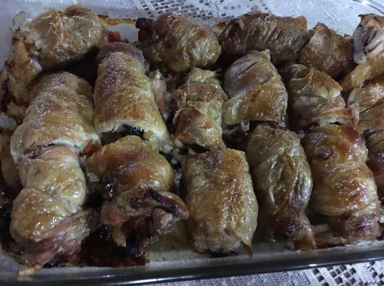 Coxa e sobrecoxa de frango recheada