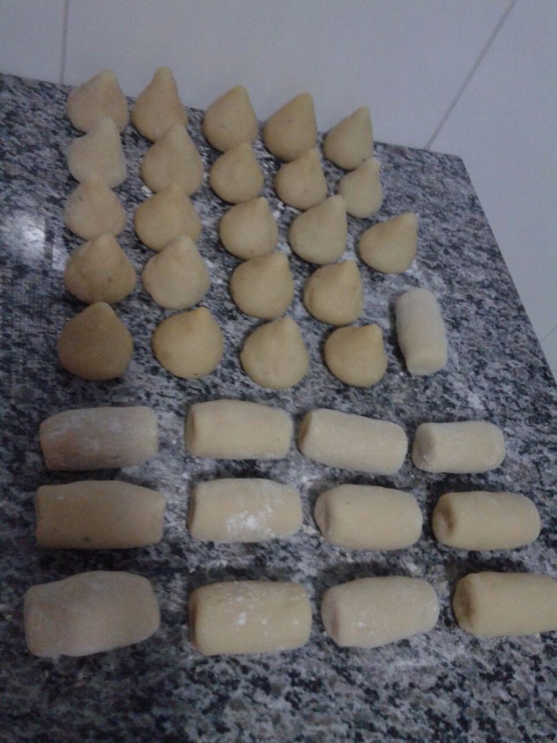 Coxinha com recheio de frango