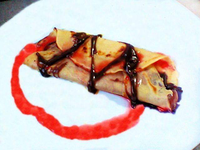 Crepe francês de morango e chocolate