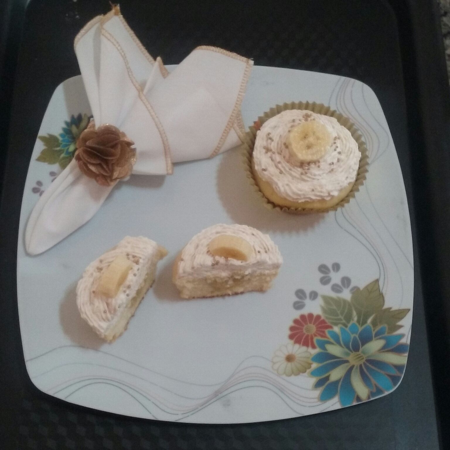 Cupcake de banana com paçoca