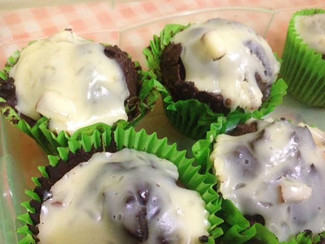 Cupcake de chocolate com recheio de limão sem glúten