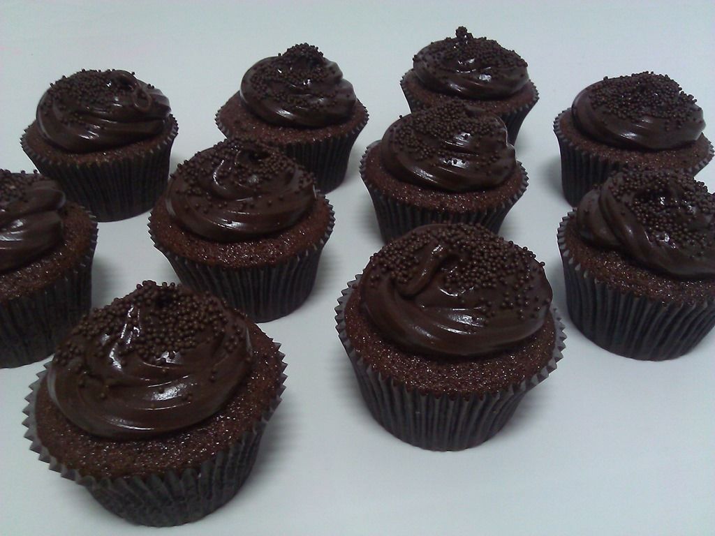 Cupcake de chocolate leve e saboroso com chantilly caseiro