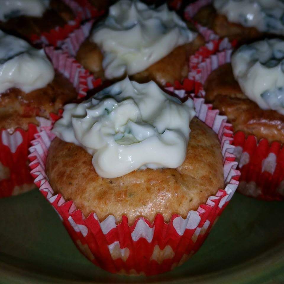 Cupcake salgado de peito de peru e queijo