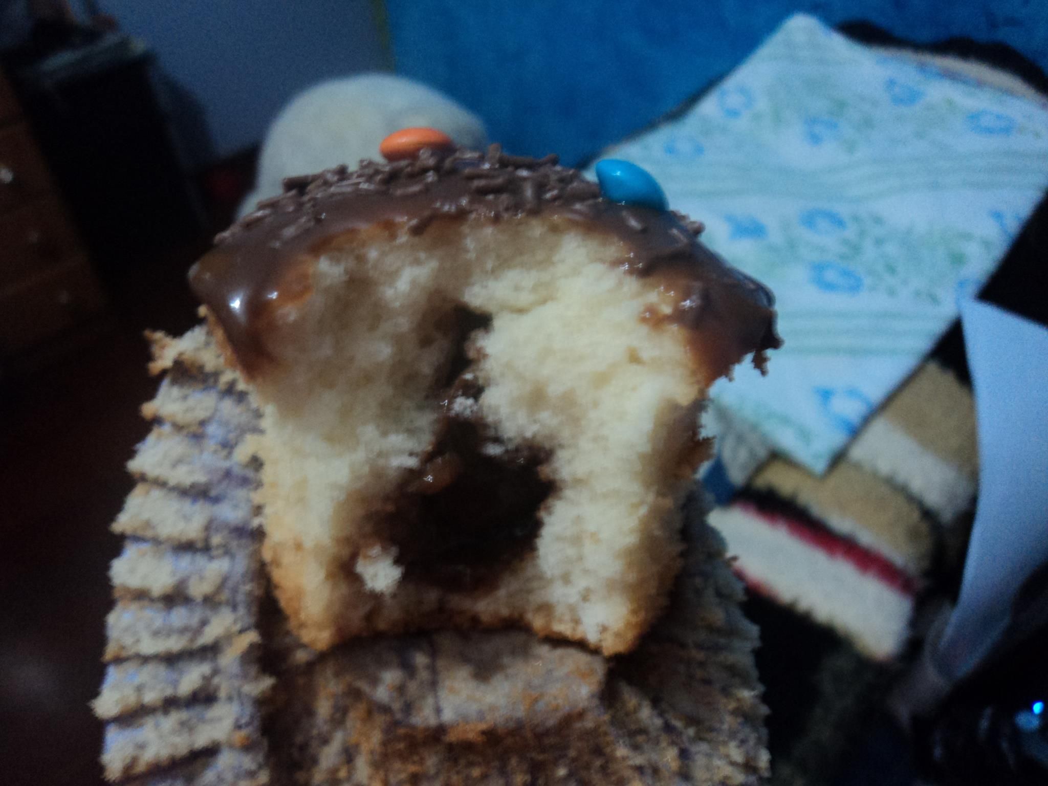 Cupcake tradicional com recheio de brigadeiro