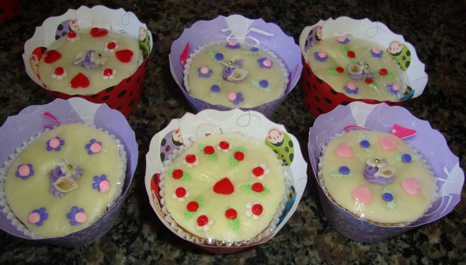 Cupcakes decorados com pasta americana de leite em pó